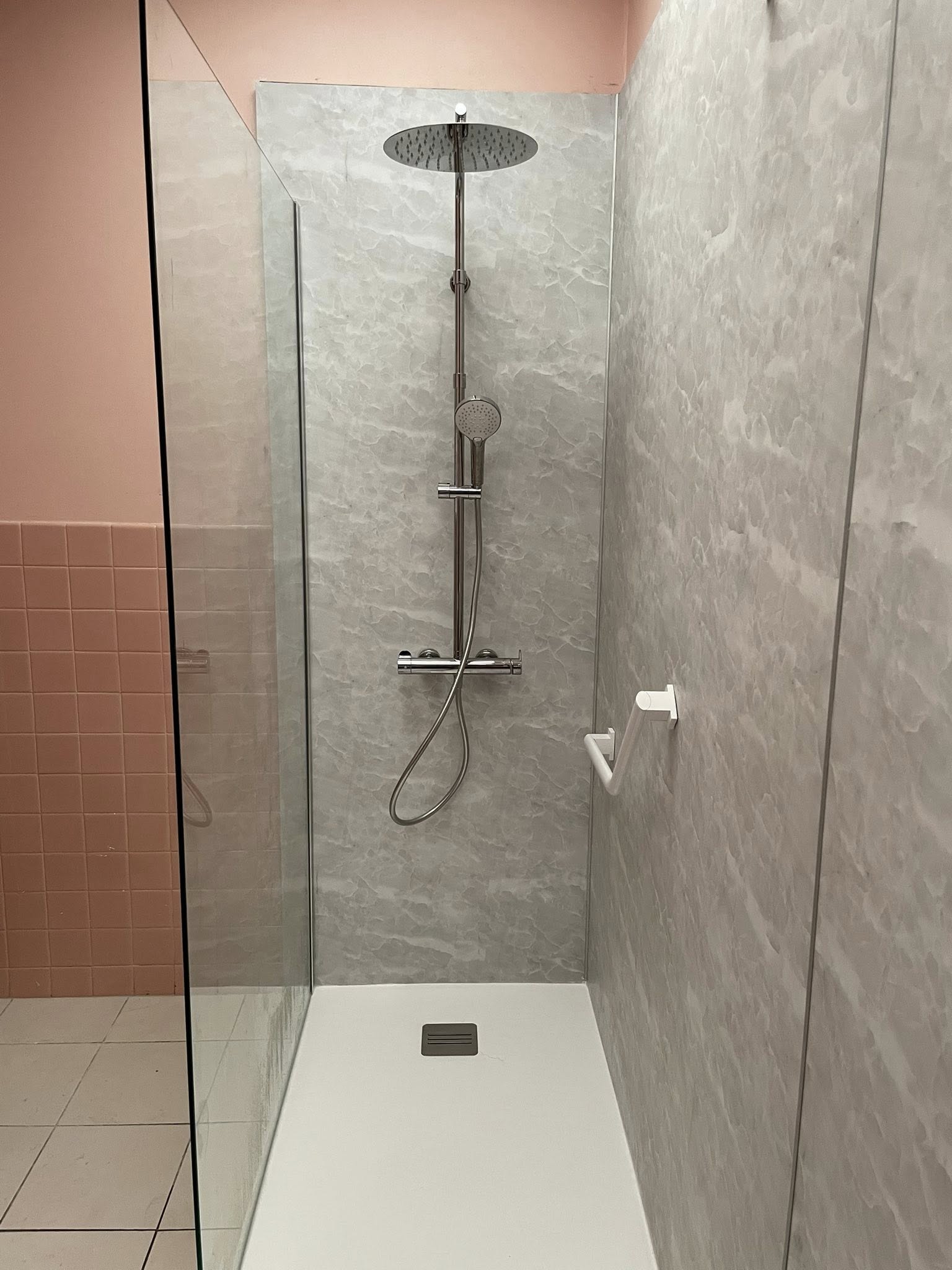 Installation d'une douche avec changement de radiateur